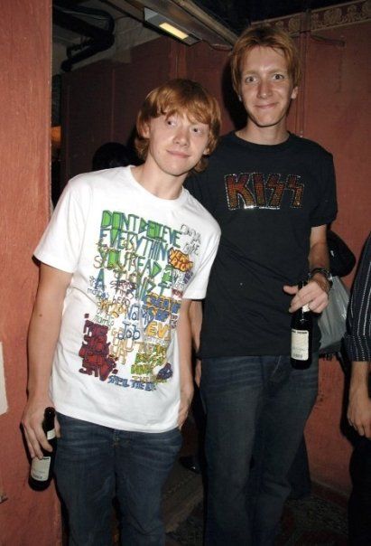 Rupert and Oliver :) Weasley Harry Potter, Glume Harry Potter, Ronald Weasley, Phelps Twins, Oliver Phelps, Fred And George Weasley, Harry Potter Images, Rupert Grint, Images Harry Potter