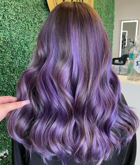 Brown Hair with Purple Highlights Dark Purple Highlights, Purple Highlights Brown Hair, Lilac Highlights, Brown Hair Highlights, Purple Brown Hair, Lavender Highlights, Purple Hair Highlights, Lavender Hair Colors, Rambut Brunette