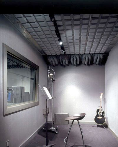 Record Studio Design, Vocal Studio Room, Tiny Recording Studio, In House Recording Studio, Vocal Booth Recording Studio, Sound Booth, Studio Equipment Music, Studio Music Room, Vocal Booth