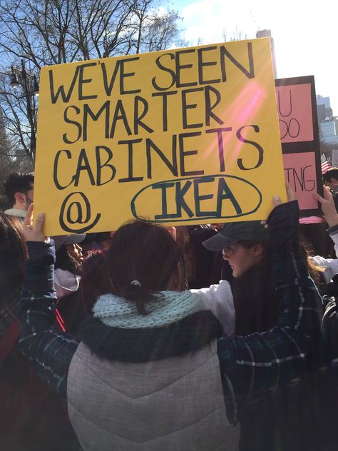 23 of the Most Creative Homemade Signs From Women's March 2018 Women March Signs, Women’s March Signs, Women Rage, Protest Ideas, Womens March Signs, Environmental Advocacy, Rage Art, March Signs, Activist Art