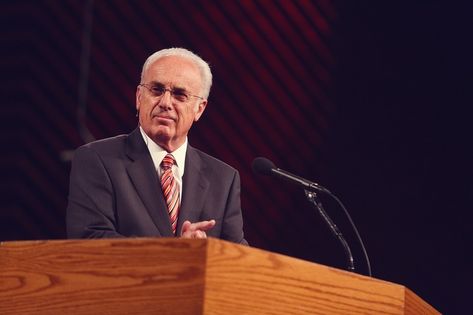 Pastor John MacArthur of California’s Grace Community Church defended his decision to hold in-person services despite state-mandated restrictions, saying his congregation is “protesting lies and deception for the sake of the truth.” Nature, Church Ministry, John Macarthur, Biblical Teaching, Christian Post, Worship Service, Life Change, Book Of Revelation, Gay Marriage