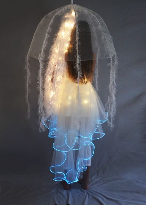 Inspire dresses Light Up Mermaid Costume, Halloween Costume Jelly Fish, Jellyfish Dress Costume, Jellyfish Halloween Costume Diy, Majestic Halloween Costumes, Homemade Octopus Costume, Jelly Fish Costume Women, Halloween Costumes Jelly Fish, Jellyfish Umbrella Costume