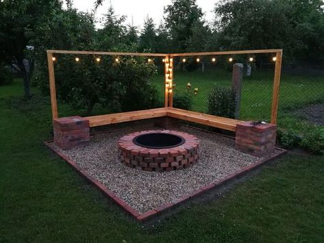 Backyard Hangout Area, Diy Backyard Ideas, Unique Outdoor Spaces, Easy Fire Pit, Patio Grande, Diy Backyard Patio, Outdoor Fire Pit Designs, Backyard Area, Fire Pit Landscaping