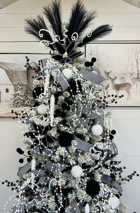 This beautiful Black and White Christmas Tree Kit includes everything you need to decorate your tree. Save the time and hassle of going store to store, only to find it's all sold out. I did all the shopping and designing for you! I will include step by step instructions with pictures for easy assembly. Everything is ready to be packed up and shipped as soon as purchase is made! All ornaments are shatterproof. The Black and White Tree Kit includes: 5- black with white trim poinsettias  4- black and white pin stripe poinsettias  8- black velvet round ornaments 8- white icicle ornaments  6- white chunky glitter round ornaments 8- white sequin curly picks 8- matte black berry picks 8- black velvet ball picks 8- white glitter cascading picks 1- roll black and white stripe ribbon (pre-cut for ea Black White Christmas Tree, Black And White Christmas Tree, Black Christmas Tree Decorations, White Xmas Tree, Christmas Tree Kit, Black And White Christmas, Black White Christmas, Christmas Tree Topper Bow, Diy Christmas Presents