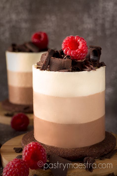 Mousse Desserts Mini, Chocolate Fancy Desserts, Chocolate Mousse Cakes, Italian Chocolate Mousse, Chocolate Mousse With Gelatin, Layered Mousse Desserts, Triple Chocolate Mousse Cake Recipe, Fancy Desert Ideas, Triple Mousse Cake