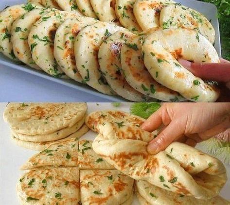 Weight Watchers Garlic Flatbreads - Dieter24 Garlic Flatbread, Homemade Naan Bread, Gluten Free Recipes Bread, Flatbread Recipes, Naan Bread, Gluten Free Bread, Recipes For Beginners, Flatbread, Weight Watchers Meals