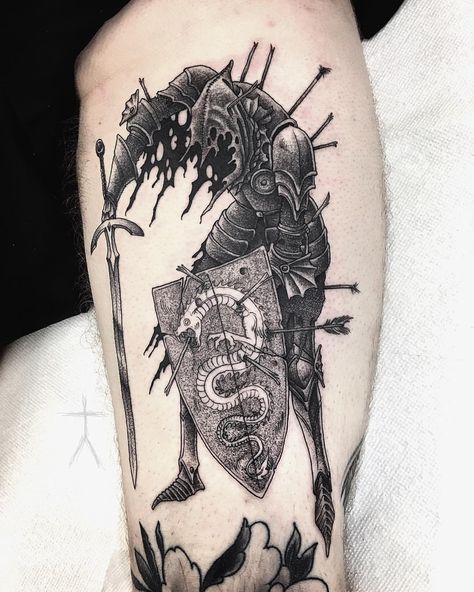 CHRISTOPHER JADE Dark Souls Tattoo, Best Tattoo Ever, Medieval Tattoo, Knight Tattoo, 4 Tattoo, Fire Tattoo, Creepy Tattoos, Gothic Tattoo, Stylist Tattoos