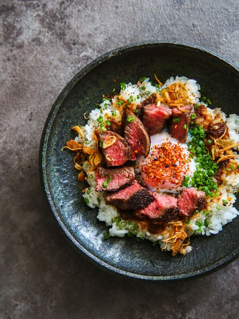 Wagyu Steak Plating, Rice Bowl Plating Ideas, Rice Bowl Plating, Wagyu Donburi, Fried Rice Plating, Wagyu Steak Recipe, Steak Donburi, Umami Paste, Donburi Recipe