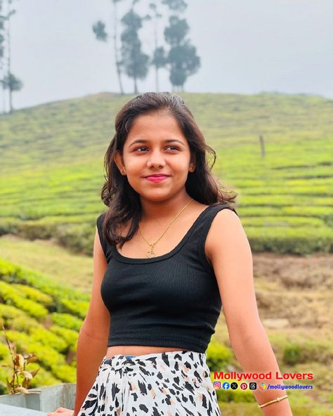 Kerala Girl Call Gril Kerala Number, Kerala Girl, St Bus, Women Faces, Normal Girl, Black Widow Marvel, Malayalam Actress, Girls Dp, Beautiful Smile Women