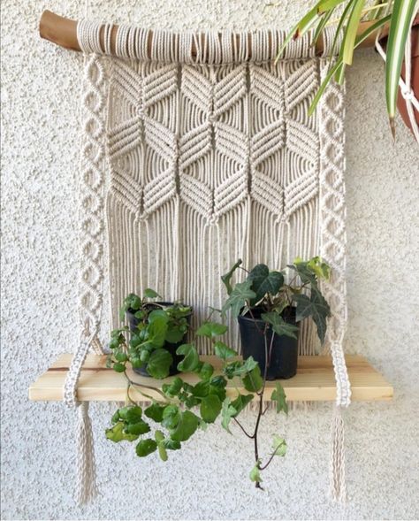 Fancy Kitchen Decor, Macrame Furniture, Macrame Hanging Shelf, Macrame Shelf, Diy Decoracion, Macrame Knots Tutorial, Macrame Wedding, Macrame Wall Hanging Diy, Bedroom Decor Cozy