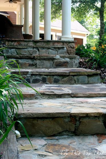 DIY Stone Steps... This is what I want to do with my front steps!! Diy Stone Steps, Folk Victorian, Patio Steps, Stone Steps, Stone Stairs, Flagstone Patio, House Makeover, Garden Steps, Meteor Garden 2018