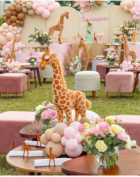 Pink Safari Birthday Party, Giraffe Baby Shower Theme, Giraffe Birthday Parties, Candy Land Decorations, Giraffe Party, Pink Safari, Most Pinned, Jungle Thema, Office Candy