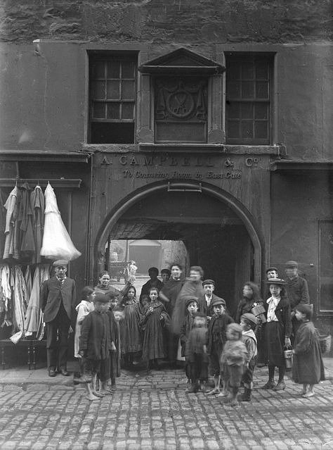 Old Edinburgh: 29 Amazing Vintage Photos Show the Capital of Scotland From Between the 1900s and 1930s ~ vintage everyday Old Edinburgh, Irish Images, Old Town Edinburgh, Dundee City, Corporate Life, Vintage Scotland, Scotland History, Victorian Life, Uk History