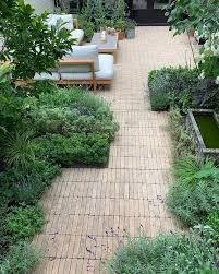 Oasis Garden, Courtyard Gardens Design, Garden Paving, Green Oasis, Brick Pavers, Have Inspiration, Outdoor Gardens Design, Backyard Garden Design, City Garden