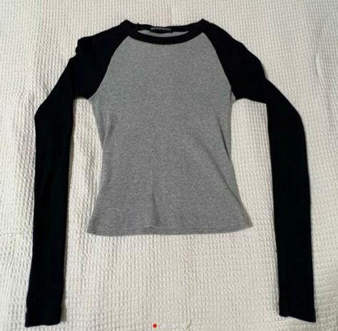 Long Sleeve Baseball Tee Outfit, Long Sleeve Baseball Tee, Swaggy Outfits, Dream Clothes, New Wardrobe, Types Of Fashion Styles, Brandy Melville, Baseball Tee, Everyday Outfits