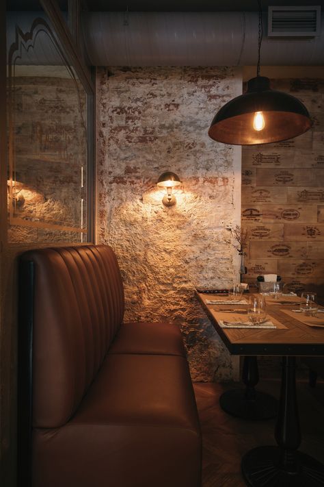 Leather Booths Restaurant, Moody Restaurant Interior, Steakhouse Interior Design, Steakhouse Design Interiors, Steakhouse Restaurant Design, Steakhouse Interior, France Interior Design, Restaurant Interior Design Modern, Parquet Chevron