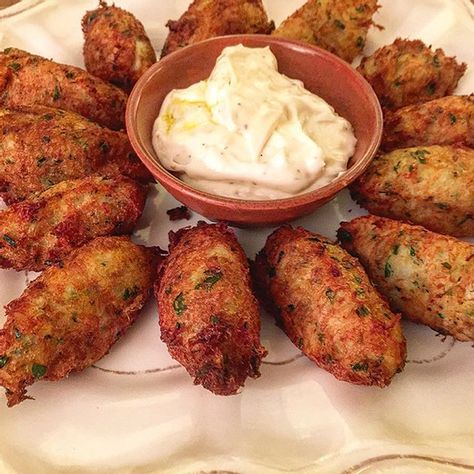 Portuguese Salt Cod Fritters with Aioli ❦ Pastéis de Bacalhau com Maionese de Alhos Cod Croquettes, Cod Fritters, Cod Fish Cakes, Cod Cakes, Cod Fish Recipes, Portugal Food, Portuguese Cuisine, Cod Recipes, How To Cook Potatoes