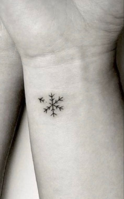 North Pole Tattoo, Canadian Flowers Tattoo, Small Alaska Tattoo Ideas, Canada Travel Tattoo, Small Canada Tattoo, Canada Tatoos Ideas, Simple Christmas Tattoo, Canada Inspired Tattoos, Alaska Tattoo Ideas Simple