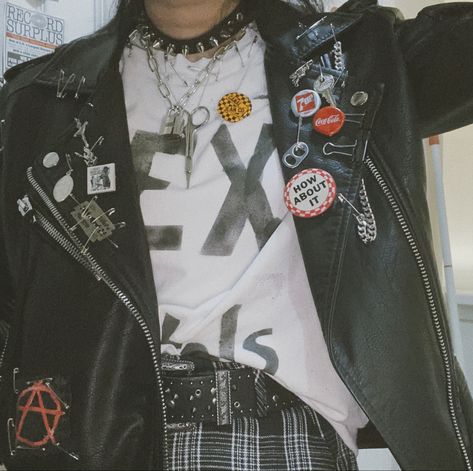 Galway Girl, Thalia Grace, 80s Punk, Battle Jacket, Punk Aesthetic, About Quotes, Estilo Punk, Punk Outfits, Alt Fashion