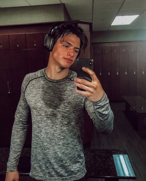 dylan jordan Dylan Jordan, Jordan 1 Outfit Women, Hottest Guys, Men Photography, Tumblr Boys, Stylish Mens Outfits, Hottest Guy Ever, Attractive Guys, White Boys