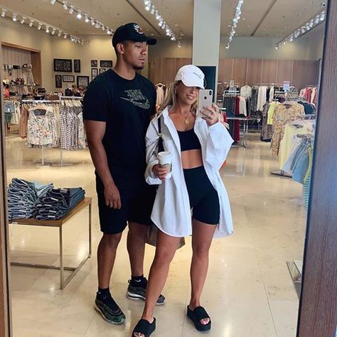 Hi there. Hoodie - @fashionnova (Men’s) Lazy Outfits, Ellie Beatrice Joslin, Tourist Outfit, Cancun Outfits, Vacay Outfits, Stylish Summer Outfits, Looks Black, Outfits Verano, Mode Inspo