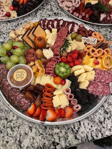 Easy Charcuterie Board Ideas, Easy Charcuterie Board, Easy Charcuterie, Charcuterie Board Ideas, Food Boards, Charcuterie Boards, Board Ideas, Charcuterie Board, Food Drinks