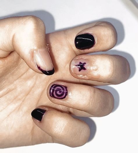 dark purple nails idea aesthetic short nails Aesthetic Acrylic Nails Short Almond, Short Nail Patterns, Short Nails Aesthetic Ideas, Black And Purple Nail Ideas Short, Goth Nails Short Natural, Goth Nail Art Short, Short Dark Purple Nail Ideas, Nail Ideas Dark Purple, Black And Purple Short Nails