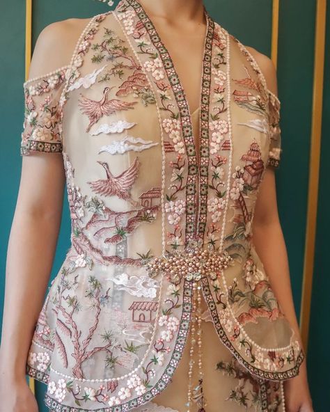 Cheongsam Rental (@shuang.couture) • Instagram photos and videos Sangjit Dress, 100 Crochet Stitches, Embroidery Items, Cheongsam Modern, Modern Cheongsam, Hand Painted Dress, Chinese Style Dress, Chinese Embroidery, Amazing Clothes