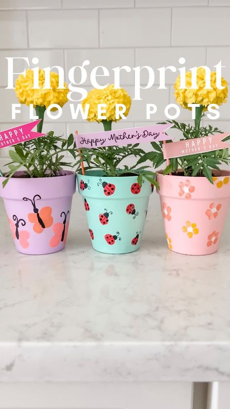 Jessica Grant | Fingerprint Flower Pots•Make this cute spring craft with the kids for Mother’s Day (or anytime!) Here’s how: You’ll need terra cotta pots,… | Instagram Mothers Day Pots Terra Cotta, Fingerprint Pots For Mothers Day, Mothers Day Terra Cotta Pots, Fingerprint Flower Pot, Painted Mother’s Day Flower Pot, Mothers Day Flower Pot Craft, Planter Crafts, Decorating Terra Cotta Pots, Mothers Day Flower Pot