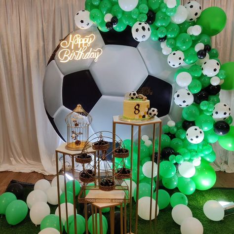 Swipe to see the whole setting 🥳 #footballthemedcake #foodball #soccercake #customcake #specialitycakes #bakesofbangalore #whatshotbangalore #customcakesinbangalore #football #footballmemes #bakedbyapostrophe Soccer Theme Birthday Party, Football Themed Cakes, Ball Birthday Party, Ball Birthday Parties, Soccer Theme, Football Theme Party, Round Backdrop, Ball Birthday, Football Themes