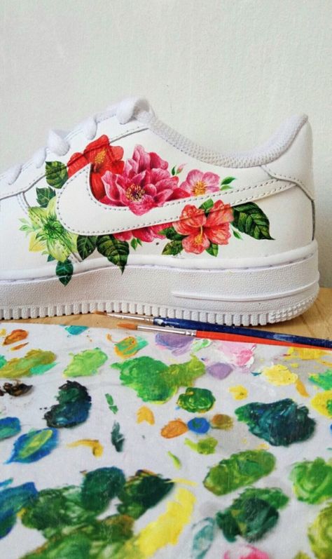 Painted Shoes Diy, Painted Nikes, Painted Clothes Diy, Painted Canvas Shoes, Custom Painted Shoes, Custom Shoes Diy, Diy Sneakers, Painted Sneakers, White Nike Shoes