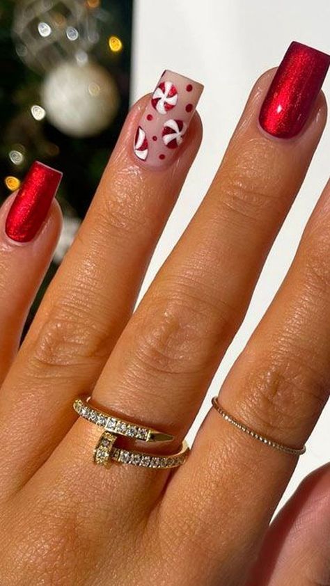 Red Christmas Nail Designs Square, Christmas Themed Gel Nails, Red Nails Cristhmas, Christmas Short Square Nails, Red Nail Designs Christmas, Cristhmas Nails, Christmas Manicure Ideas For Short Nails, Red Plaid Nails, Dec Nails