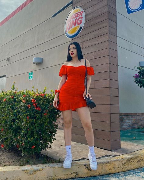 1.1 mill. Me gusta, 8,277 comentarios - Kenia Os (@keniaos) en Instagram: "😛" Outfit Vestido Rojo, Ideas De Outfits, Skirt Aesthetic, Models Off Duty Style, Famous Outfits, Yellow Shirts, Tshirt Outfits, Baddie Outfits, Womens Fashion Trends