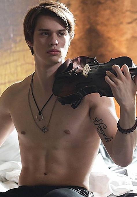 Rose Carpet, Nicholas Galitzine, Prince Henry, Luke Evans, Hot Actors, Celebrities Male, Violin, Madonna, Celebrity Crush