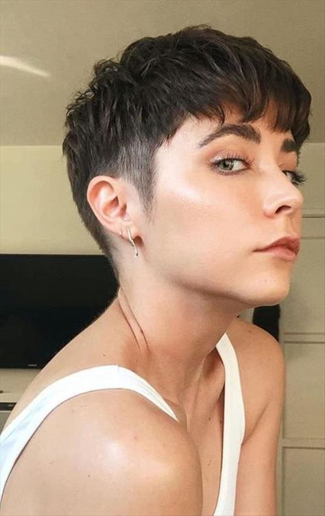 Female Mullet Short, Game Hairstyles, Styling Hairstyles, Androgynous Hair, Kadeřnické Trendy, Tutorial Hair, Pixie Haircut For Thick Hair, Hair Inspiration Short, Short Hair Undercut