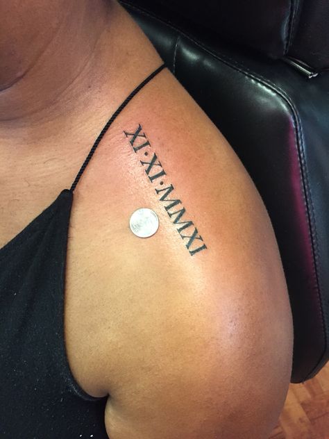 Did this cool Small detail Roman Numero shoulder Tattoo! Shoulder Date Tattoo, Roman Numeral Shoulder Tattoos For Women, Shoulder Tattoo Roman Numerals, Roman Numeral Shoulder Tattoo, Top Shoulder Tattoo, Top Of Shoulder Tattoos For Women, Top Of Shoulder Tattoo, Roman Numbers Tattoo, Front Shoulder Tattoos