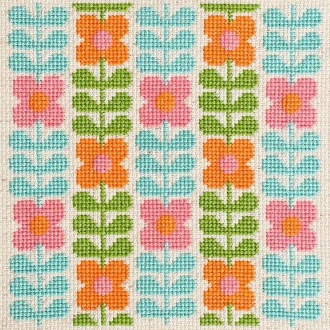 HollieWelch Floral Cross Stitch Pattern, Vintage Cross Stitch Pattern, Cross Stitch Collection, Cross Stitch Patterns Flowers, Motif Vintage, Cute Cross Stitch, Vintage Cross Stitches, Floral Cross Stitch, Crochet Cross