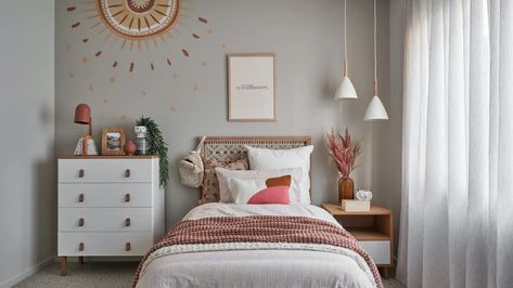 How to Style a Single Bed: Expert Tips & Images - TLC Interiors Diy Large Wall Decor, Teenage Girls Bedroom Ideas, Girls Bedroom Decorating, Large Wall Decor Ideas, Diy Wall Decor Ideas, Diy Room Decor Ideas, Neutral Interior Design, Small Guest Bedroom, Beautiful Bedroom Designs