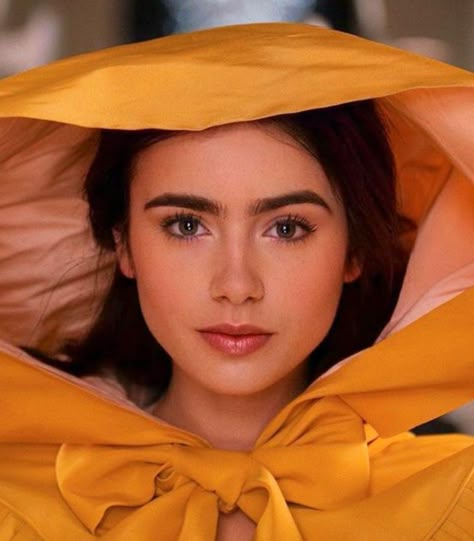 Snow White Lilly Collins, Lily Collins As Snow White, Snow White Lily Collins, Lily Collins Abduction, Eyebrows Fluffy, Lily Collins Snow White, Lily Collins Eyebrows, Cara Delevingne Eyebrows, Fluffy Eyebrows