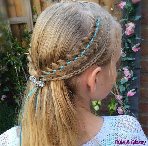 Half Up Hairstyle With Ribbon Braids Weave in ribbons in your little girls braids. Girls Haircuts Medium, Girls Updo, Childrens Hairstyles, Beauty Apps, Easy Little Girl Hairstyles, Two Braid Hairstyles, Haircut Styles For Women, Ribbon Braids