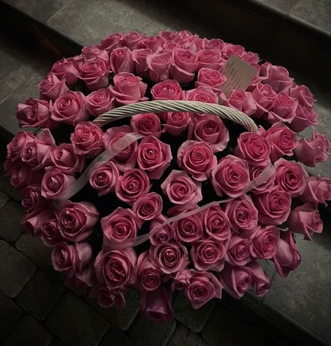 Basket Of Roses, Basket Flower Arrangements, Luxury Flowers, Love Rose, Flower Basket, Pink Roses, Flower Arrangements, Roses, Plants