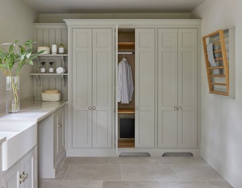 Country Luxe Interior Design, Utility Room Ideas, Traditional Laundry Room, Humphrey Munson, Refined Rustic, Manor Farm, Rustic Luxe, Laundry Room Remodel, Laundry Room Inspiration