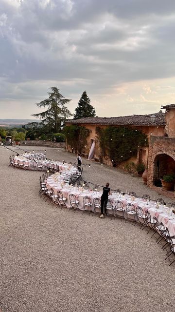 Curvy Table Wedding, Curved Table Wedding, Italian Venue Wedding, Circle Wedding Seating, Wedding Dinner Seating, Round Wedding Reception Tables, Wedding Seating Area, Villa Catignano, Boracay Wedding