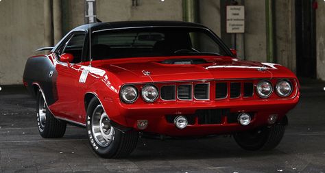 1971 Plymouth Cuda 383 V8 Restored to Perfection Plymouth Hemi Cuda, Plymouth Muscle Cars, Motos Vintage, Hemi Cuda, Plymouth Cuda, Dope Music, Dodge Muscle Cars, Mopar Cars, Mopar Muscle Cars