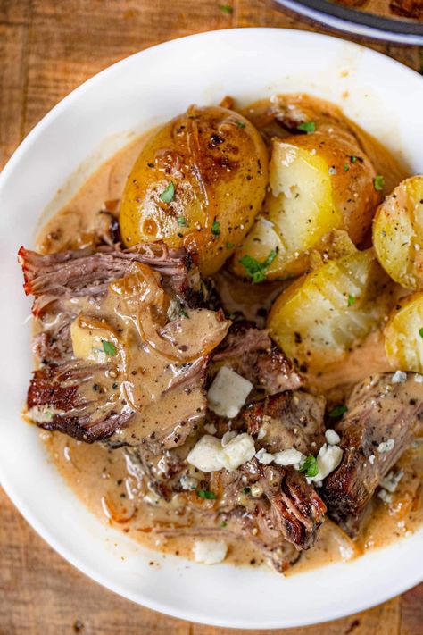 Steakhouse Pot Roast with Blue Cheese Gravy is an 1-pot budget meal that tastes like a restaurant dinner! #dinner #potroast #steakhouse #bluecheese #weeknightdinner #dinnerthendessert Meaty Lunch Ideas, Steakhouse Pot Roast, Pot Roast Baked Potato, Men With The Pot Recipes, Beef Roast Recipes Stove Top, Healthy Cold Weather Meals, Rustic Dinner Recipes, Chuck Roast Meat Recipes, Cheap Healthy Winter Meals