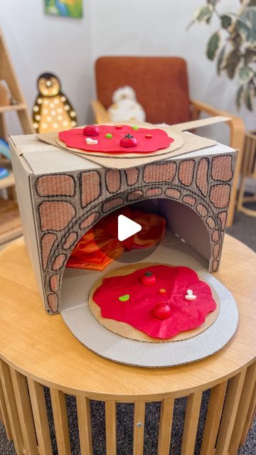 Cardboard Pizza Oven, Cardboard Box Pizza Oven, Cardboard Activities For Kids, Cardboard Oven Diy, Pizza Box Art Project, Pizza Activities For Kids, Pizza Cardboard, Felt Play Food Pizza, Montessori Wooden Toys