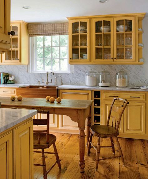 .~*~.~*~.~*~. Vintage Yellow Kitchen, Yellow Kitchen Cabinets, Dream Environment, Kitchen Decor Trends, Kosher Kitchen, Kitchen Cabinet Trends, Yellow Cabinets, Yellow Kitchen Decor, Country Kitchen Designs