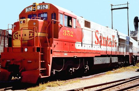 Santa Fe GE U28CG, a 2,800 HP diesel electric locomotive # 352, seen at an unknown location, August 1966 | by alcomike43 Rock Island Railroad, Passenger Train, Train Railway, Freight Train, Burlington Northern, Sante Fe, Railroad Photos, Train Art, Electric Train