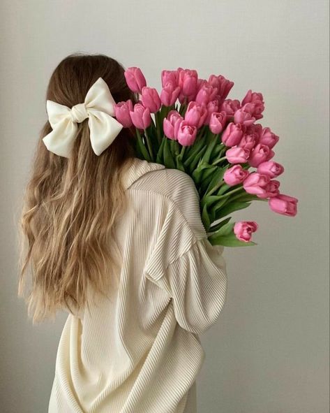 Tulip Girl Aesthetic, Pink Flower Photoshoot, Pink Photoshoot Ideas, Art With Flowers, Love Work, Drawing Pictures, Flower Photoshoot, Flowers Photography Wallpaper, Photographie Portrait Inspiration