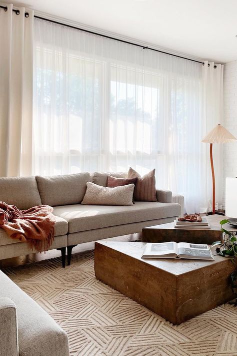 Picture Windows Living Room, Big Window Curtains, Big Windows Living Room, Large Window Curtains, Sheers Curtains Living Room, Dining Room Window Treatments, Window Curtains Living Room, Dining Room Windows, Dining Room Curtains